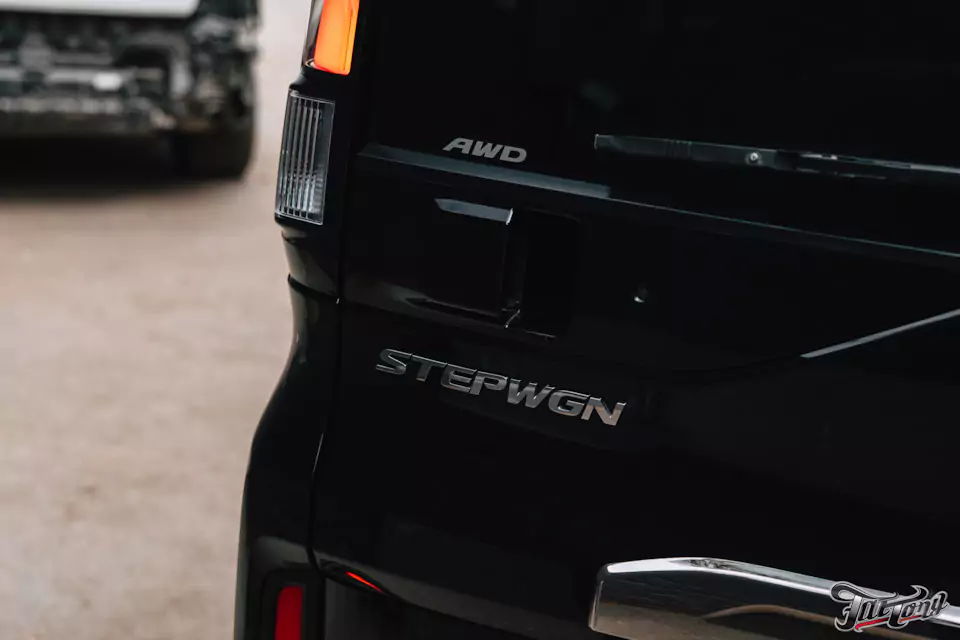 Забронировали Honda Stepwgn прозрачным глянцевым полиуретаном